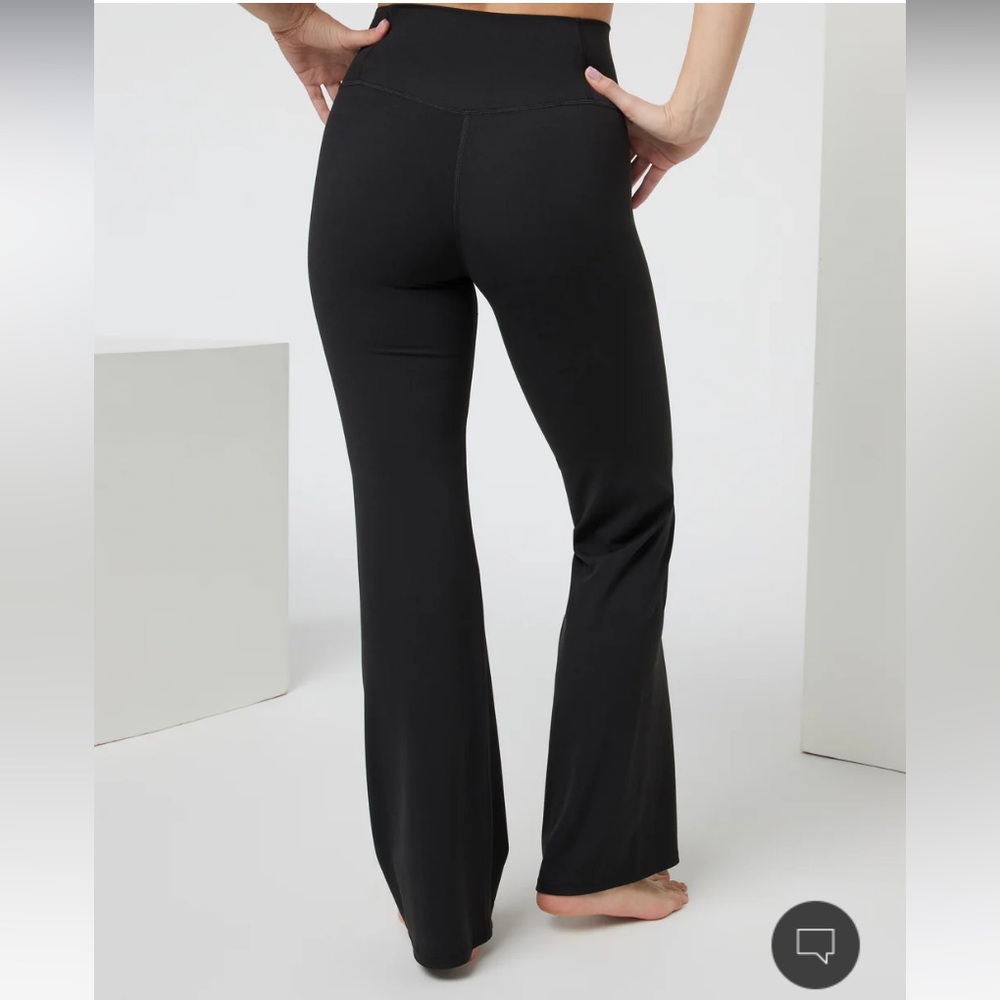 🆕 Vuori All The Feels Bootcut Pant in Black • Woman’s Size Small